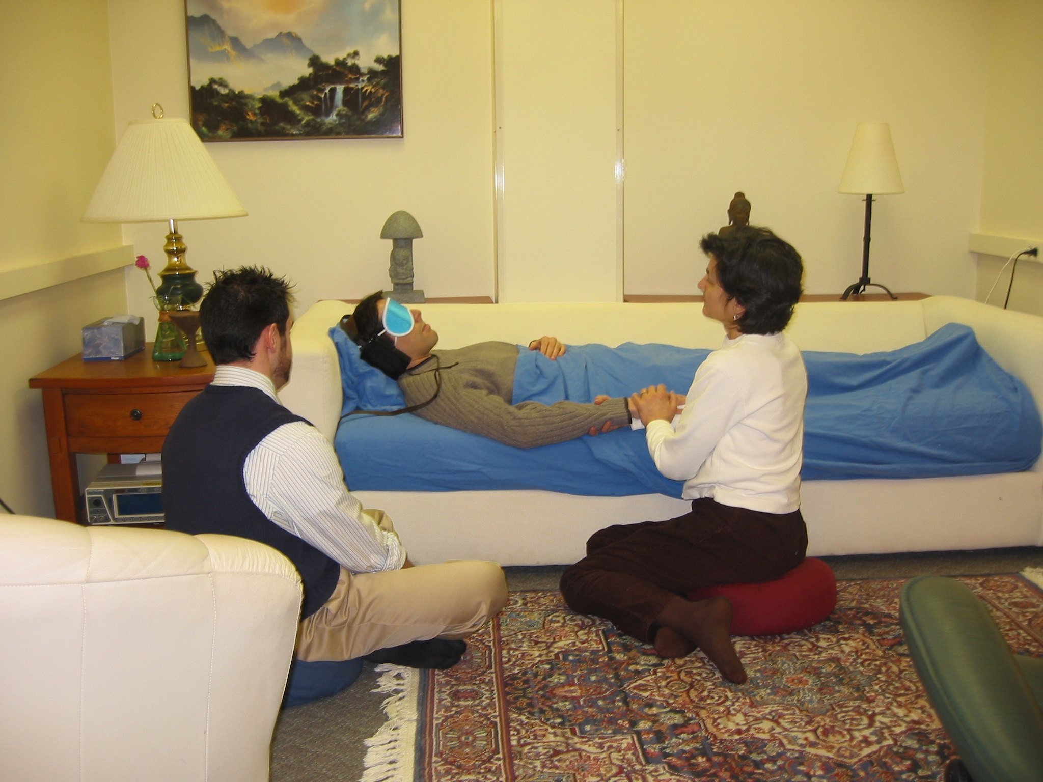 Johns_Hopkins_psilocybin_session_room-SessionRm_2176x